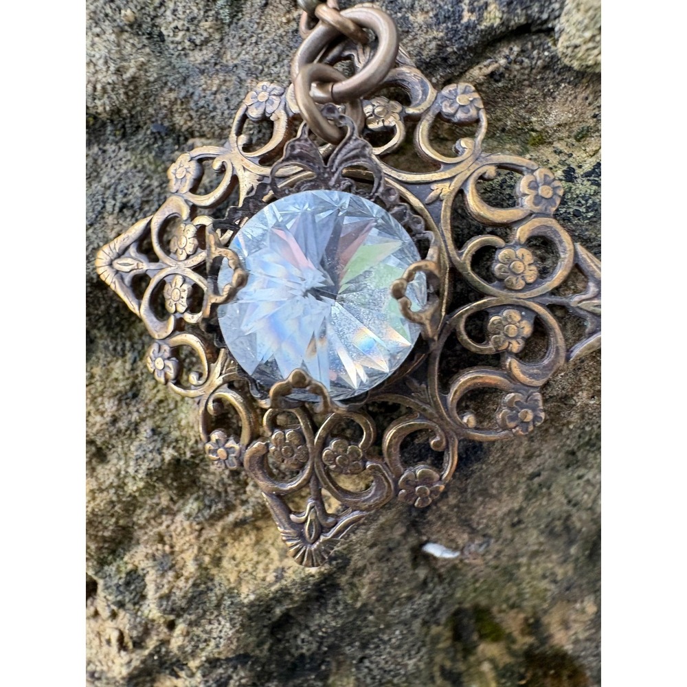 Bella Vintage Filigree Necklace Gold Tone‎ Rhinestone Pendant Boho